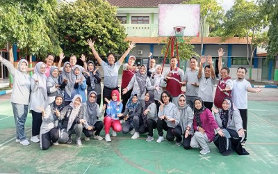 Jumat Sehat dan Ceria: Senam Pagi Bersama Dharma Wanita SMA Negeri 1 Nganjuk