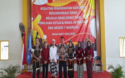 Pemilihan Ketua dan Wakil OSIS SMAN 1 Nganjuk: Era Baru dengan Pemungutan Suara Online Melalui Gadget