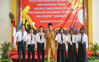 Serunya Debat Antar Pasangan Calon Ketua OSIS SMAN 1 Nganjuk: Adu Ide dan Kreativitas!